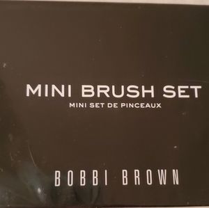 BNIB Mini Bobbi Brown Brush Set